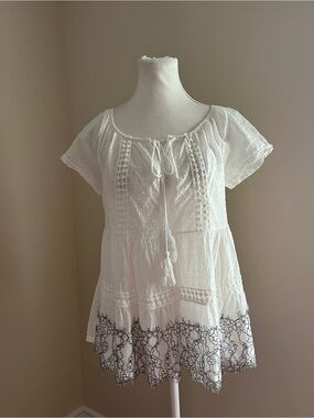 Women’s White Peasant Tunic Top with Black Lace Hem